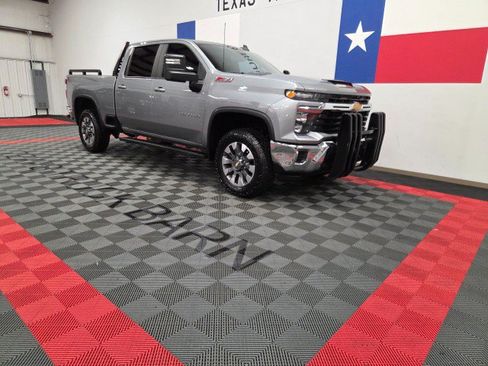 Used 2024 Chevrolet Silverado 2500 LT AWD/4WD image 14