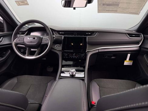 New 2025 Jeep Grand Cherokee Altitude image 22