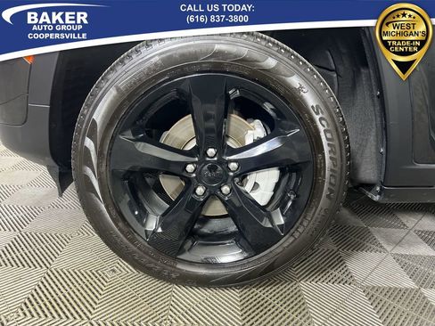 Used 2024 Jeep Grand Cherokee Limited w/ Black Appearance Package image 32