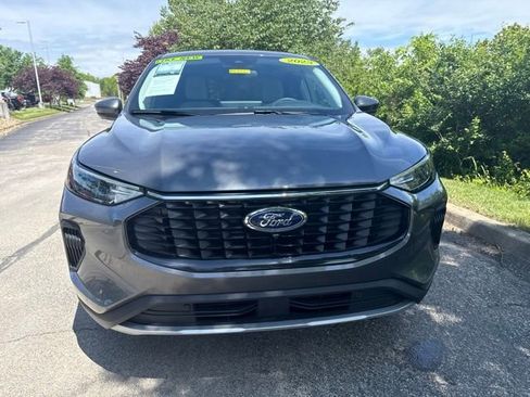 Used 2023 Ford Escape Active w/ Tech Pack #2 AWD/4WD image 3