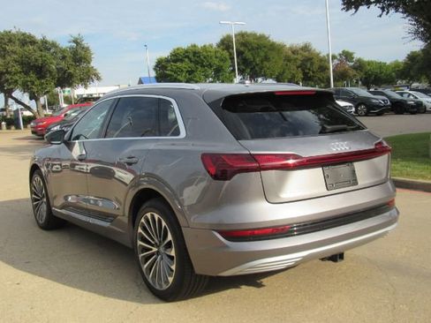 Used 2019 Audi e-tron Prestige w/ Prestige Package image 13