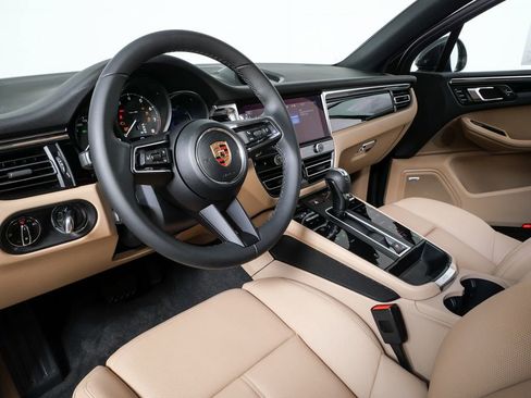 New 2026 Porsche Macan image 4