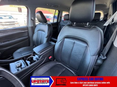 Used 2023 Jeep Grand Cherokee L Limited AWD/4WD image 7