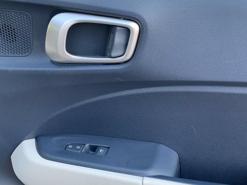 Certified 2022 Hyundai Venue Limited FWD image 38