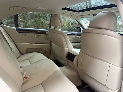 Used 2014 Lexus LS 460 image 28