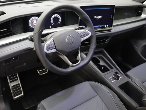 New 2026 Volkswagen Tiguan SE R-Line AWD/4WD image 7