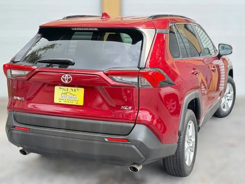 Used 2019 Toyota RAV4 XLE image 11