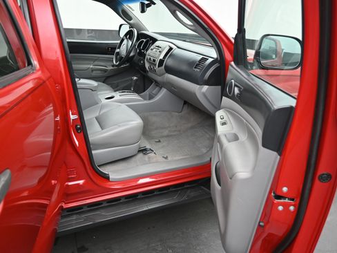 Used 2011 Toyota Tacoma PreRunner w/ SR5 Pkg #2 image 11