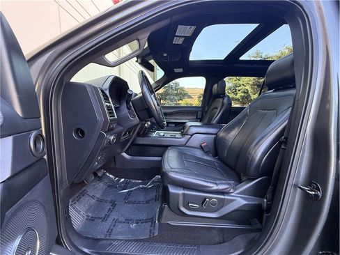 Used 2019 Ford Expedition Max Limited RWD image 11