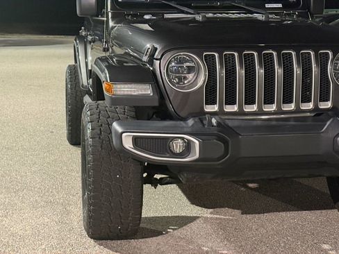 Used 2020 Jeep Wrangler Unlimited Sahara image 26