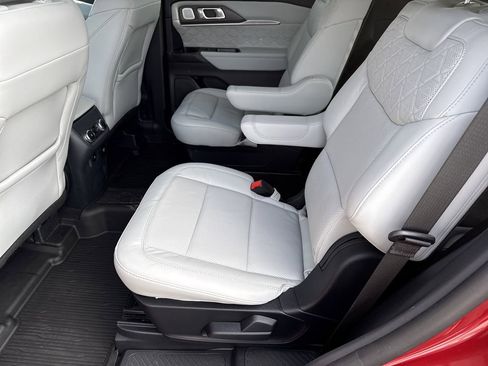 Used 2025 Ford Explorer Platinum w/ LUX Leather Package image 20