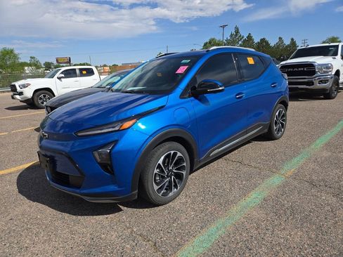 Used 2023 Chevrolet Bolt EUV Premier w/ Sun & Sound Package FWD image 1