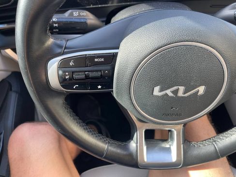 Used 2025 Kia Sportage EX FWD image 16