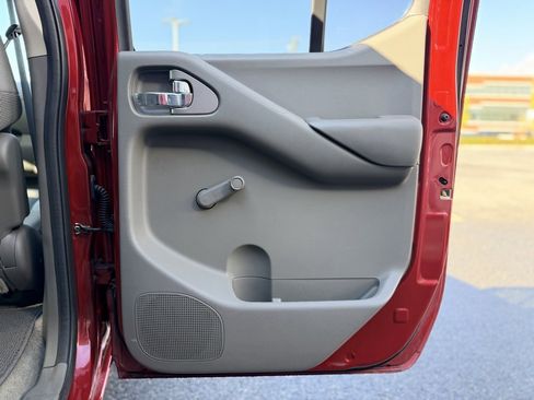 Used 2012 Nissan Frontier S image 20