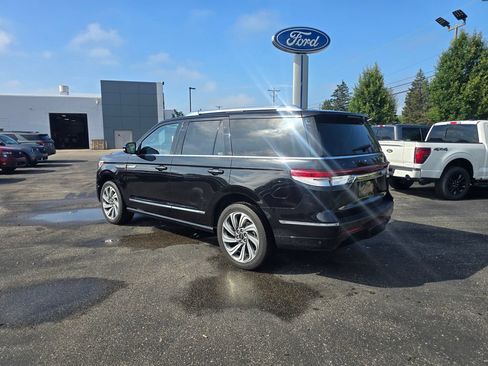 Used 2022 Lincoln Navigator Reserve AWD/4WD image 3