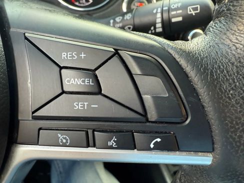 Used 2019 Nissan Rogue SV image 14