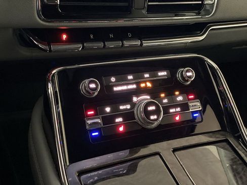 Used 2018 Lincoln Navigator Select AWD/4WD image 23