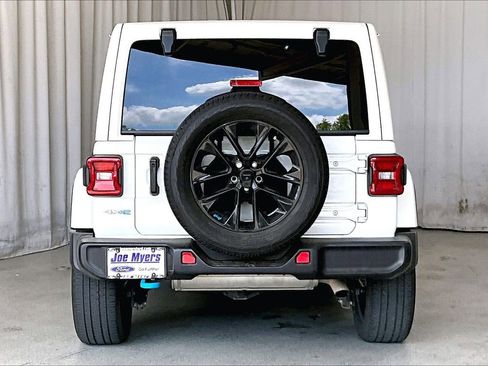 Used 2022 Jeep Wrangler Unlimited Sahara AWD/4WD image 4