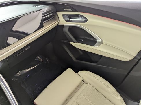 Certified 2025 Audi Q5 Premium w/ Premium Plus AWD/4WD image 11