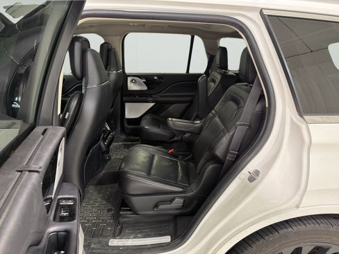 Used 2021 Lincoln Aviator Reserve w/ Equipment Group 210A AWD/4WD image 12