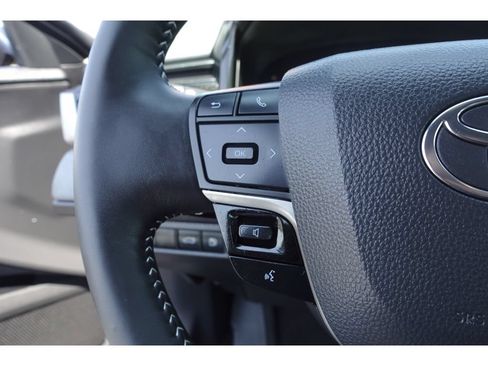 Used 2025 Toyota Camry SE w/ Convenience Package FWD image 16