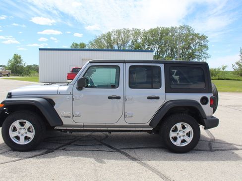 Used 2021 Jeep Wrangler Unlimited Sport AWD/4WD image 2