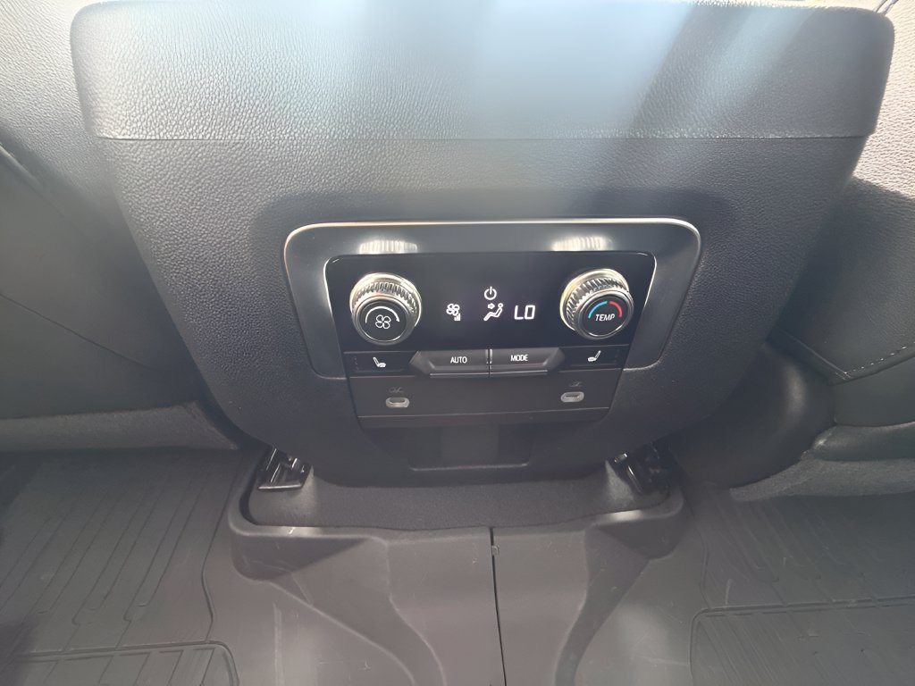 Used 2024 GMC Yukon XL AT4 w/ Technology Package AWD/4WD image 12