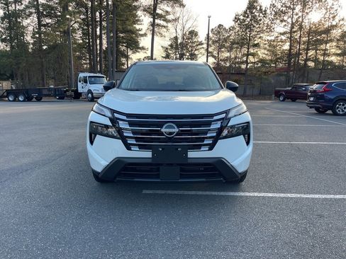 Used 2025 Nissan Rogue S image 3