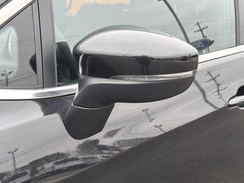 Used 2023 Chrysler Pacifica Touring image 36