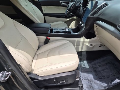 Used 2022 Ford Edge Titanium w/ Equipment Group 301A AWD/4WD image 30