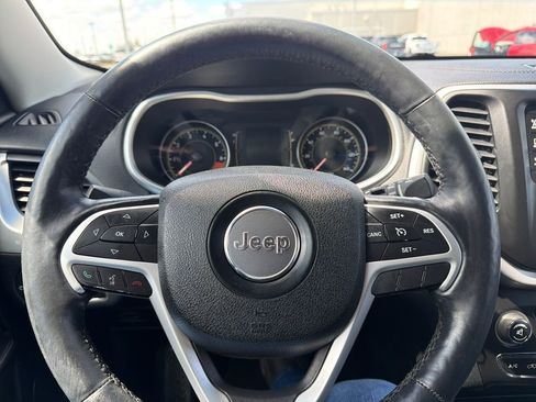 Used 2014 Jeep Cherokee Latitude w/ Cold Weather Group FWD image 8
