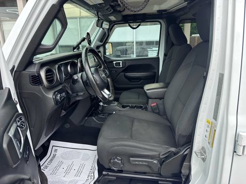 Used 2020 Jeep Gladiator Sport w/ Quick Order Package 24S AWD/4WD image 13