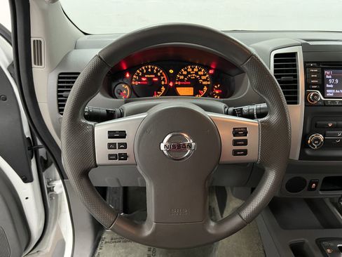 Used 2017 Nissan Frontier SV image 14
