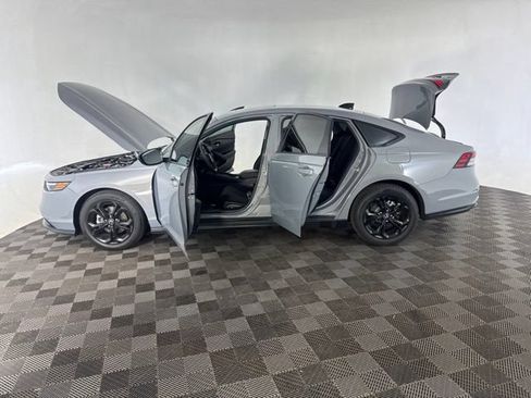Certified 2025 Honda Accord SE image 11