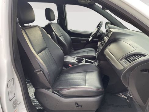 Used 2019 Dodge Grand Caravan GT FWD image 25