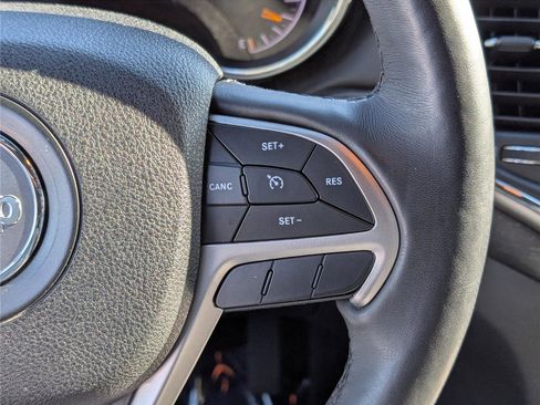 Used 2018 Jeep Grand Cherokee Laredo image 22