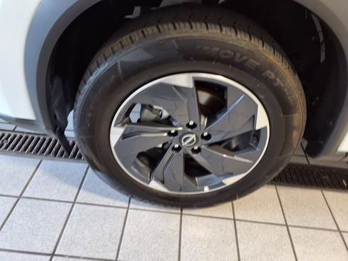 Used 2025 Nissan Rogue SV FWD image 5