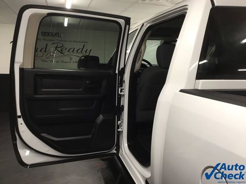 Used 2016 RAM 3500 Tradesman w/ Chrome Appearance Group image 28