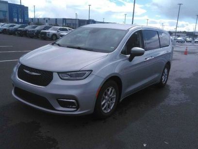 Used 2023 Chrysler Pacifica Touring-L
