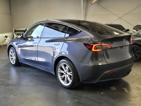 Used 2023 Tesla Model Y 2WD image 2
