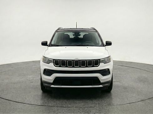 Used 2025 Jeep Compass Limited AWD/4WD image 2