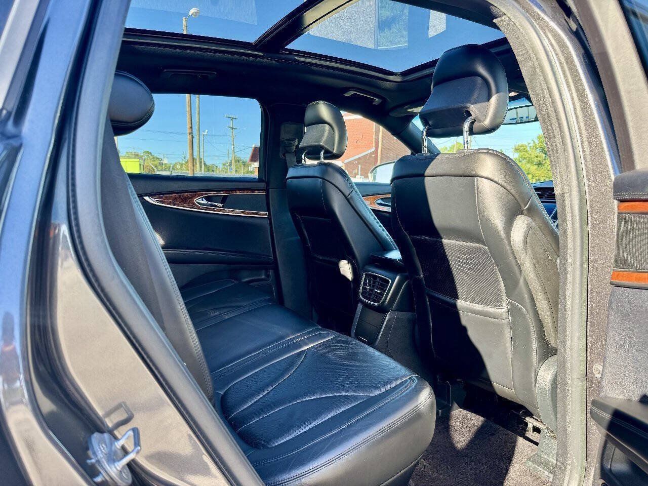Used 2017 Lincoln MKX Reserve FWD image 11
