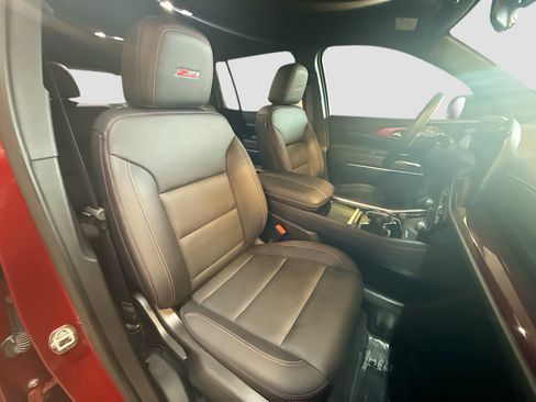 Used 2025 Chevrolet Traverse Z71 w/ Driver Confidence Package image 33