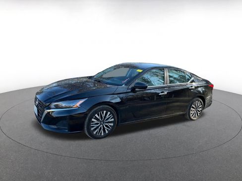 Used 2025 Nissan Altima 2.5 SV image 8