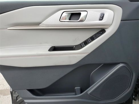 New 2026 Ford Explorer Active w/ Active Comfort Package image 25