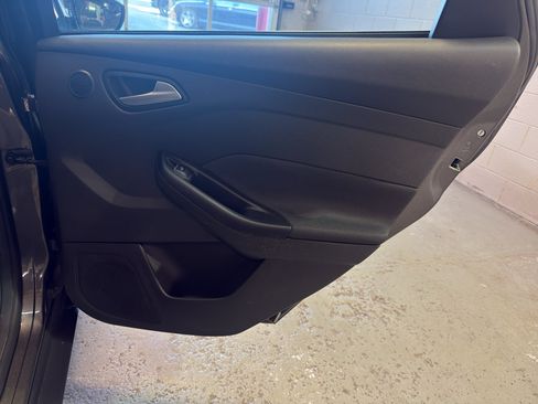 Used 2016 Ford Focus Titanium FWD image 26