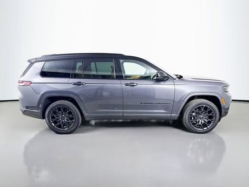 Used 2025 Jeep Grand Cherokee L Summit AWD/4WD image 5