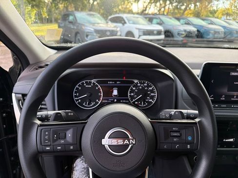 Used 2022 Nissan Rogue SV image 20