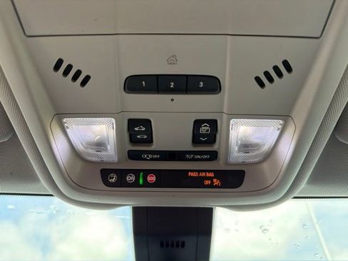 Used 2020 Chevrolet Equinox LT FWD image 32