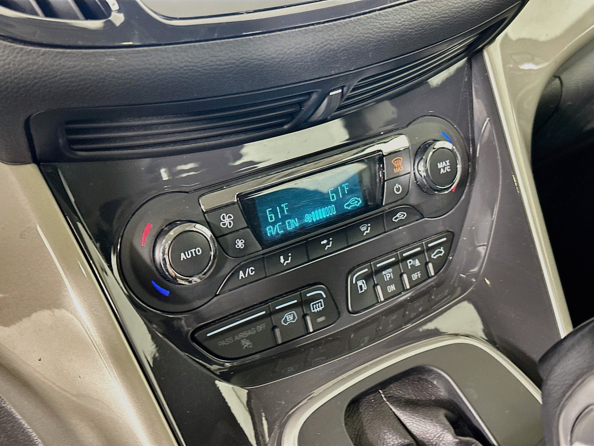 Used 2016 Ford C-MAX Energi SEL w/ Equipment Group 303A FWD image 23